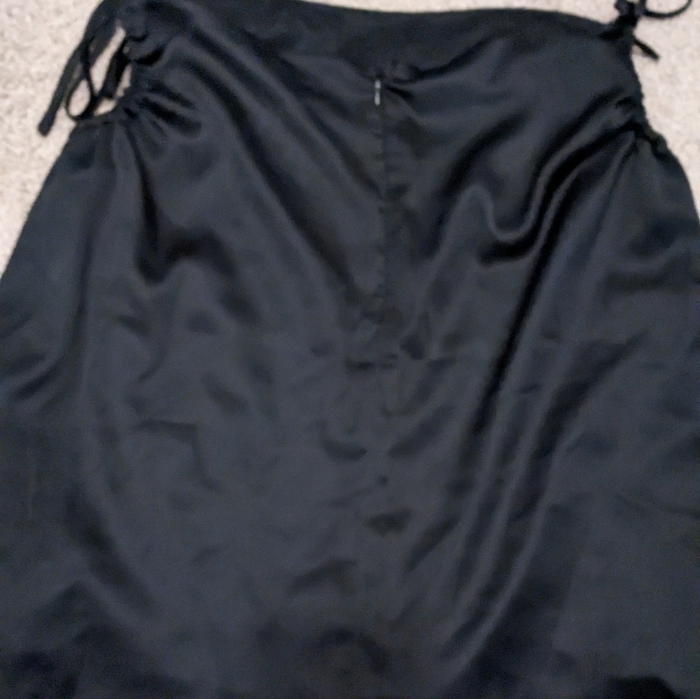 Side tie satin skirt - Picture 2 of 6